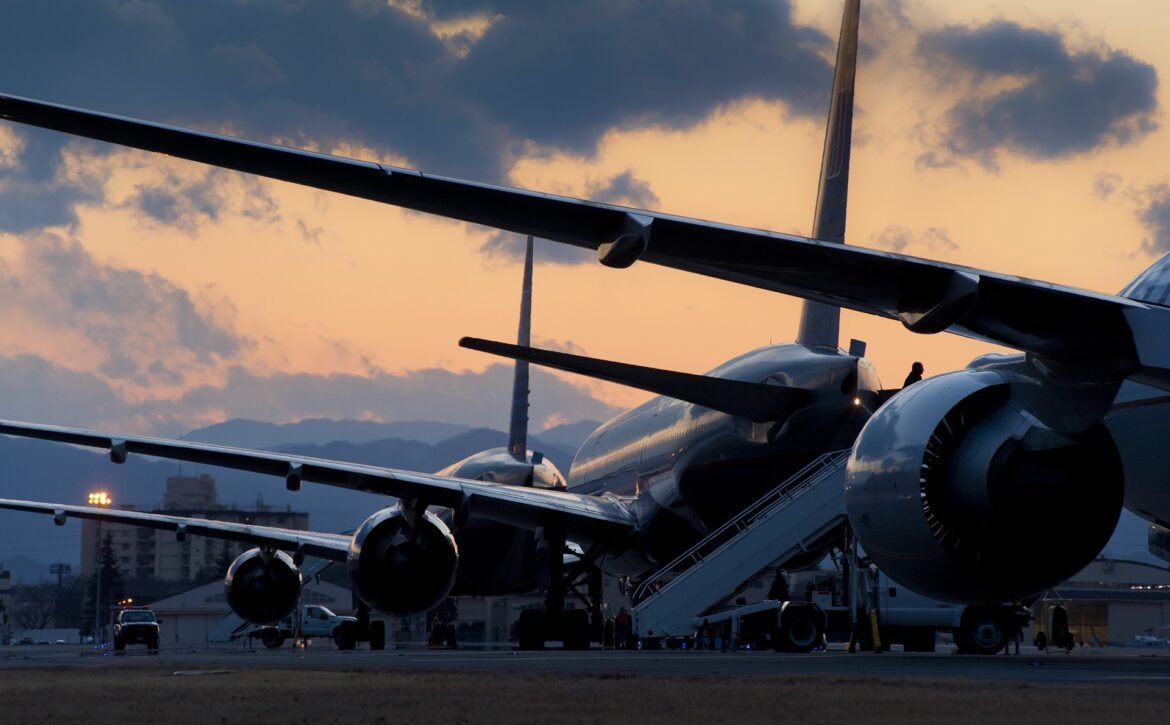 aircraft-655504_1920